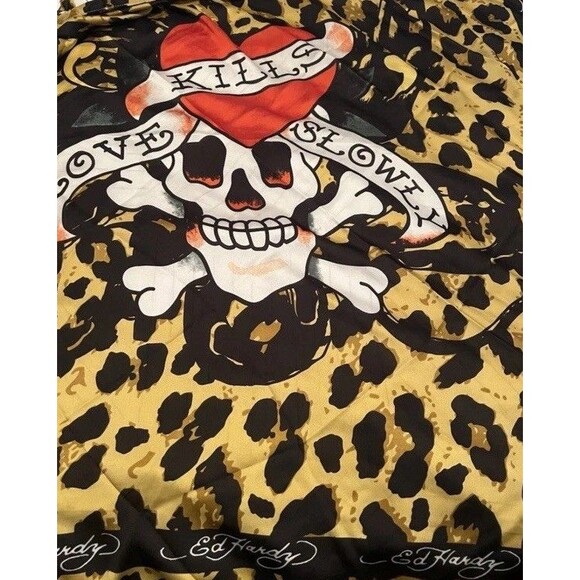 ED HARDY 4 WAYS TO WEAR SCARF NWT LOVE KILLS SLOWLY ANIMAL PRINT NWT 42x42 - Picture 1 of 3